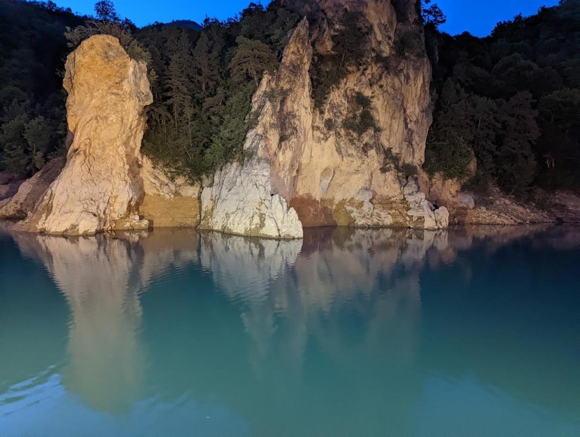 Gite Proche Des Passerelles Et Du Lac De Monteynard Saint-Martin-de-la-Cluze Exterior foto